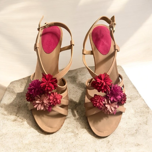 Tahari Beige wedge heel Sandals with Pink red Floral Accents - Picture 2 of 3